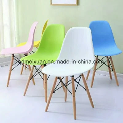 Cadeiras de plástico populares coloridas baratas com pernas de madeira (M